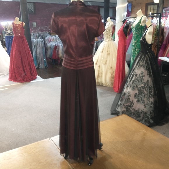 Formal dress - Picture 2 of 6